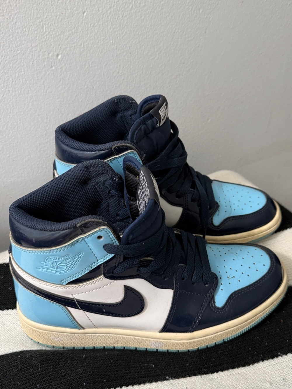 Nike Air Jordan 1 Mid in Navy, Light Blue & White